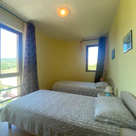 Amadeus 1 - 13b Large Two Bedroom דירה *