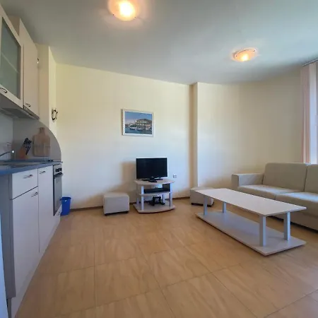 Amadeus 1 - 13b Large Two Bedroom Apartman