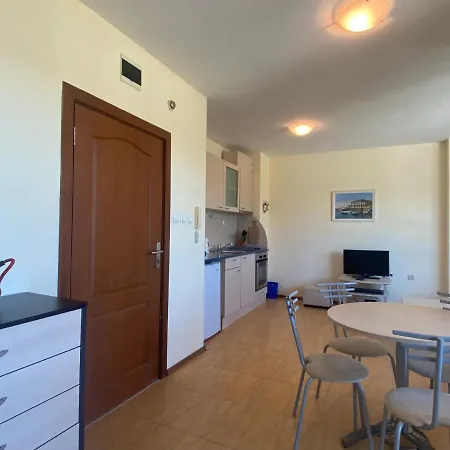 Amadeus 1 - 13b Large Two Bedroom * ساني بيتش