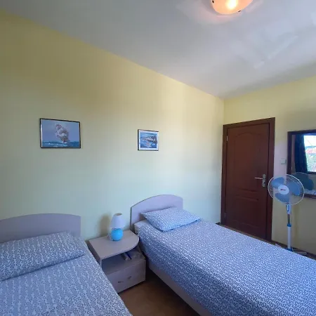 Amadeus 1 - 13b Large Two Bedroom דירה *