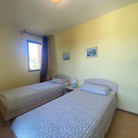 דירה Amadeus 1 - 13b Large Two Bedroom *