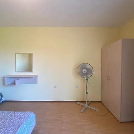 Amadeus 1 - 13b Large Two Bedroom דירה