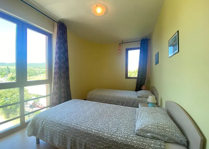 Amadeus 1 - 13b Large Two Bedroom Apartmán *